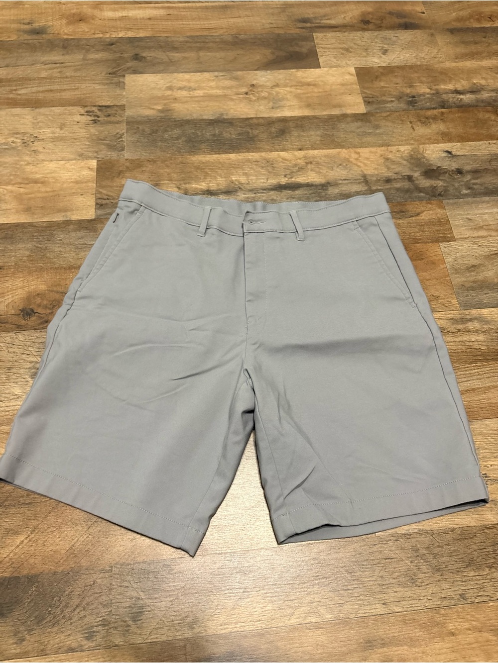 Alfani Men’s Gray Dress Shorts – Size 32 – Modern Classic – Excellent Condition